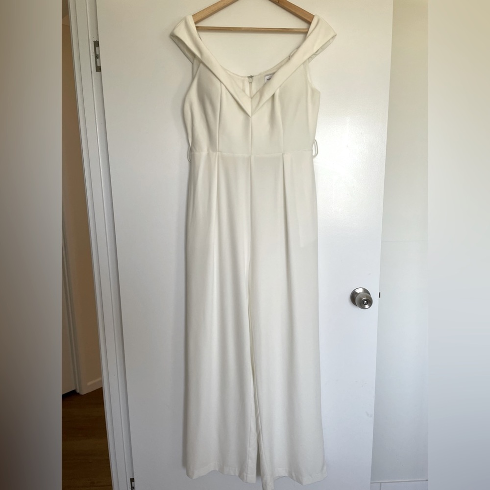 Full length, relaxed wide leg jumpsuit. - Picture 7 of 9